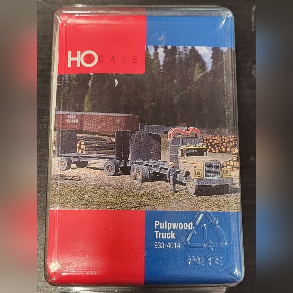 Walthers HO Scale Pulpwood Truck Kit